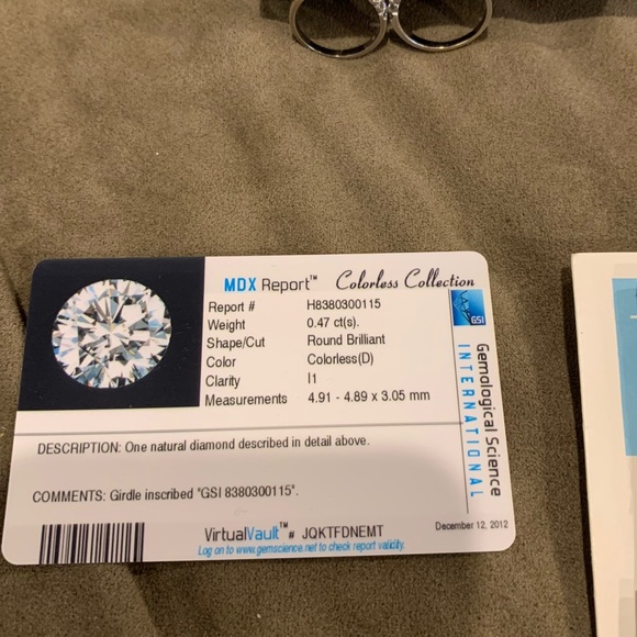 Beautiful Engagement Ring & Wedding Band - Picture 7 of 8